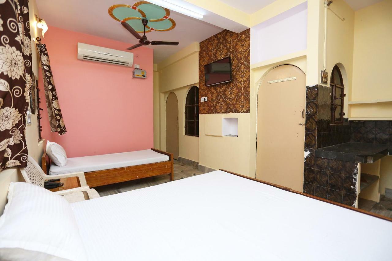 Spot On 45585 Hotel Aakash Ganga พาราณสี ภายนอก รูปภาพ