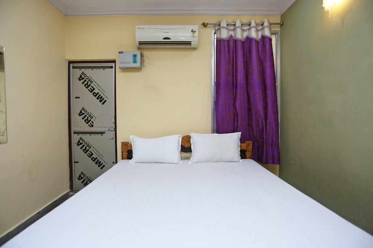 Spot On 45585 Hotel Aakash Ganga พาราณสี ภายนอก รูปภาพ