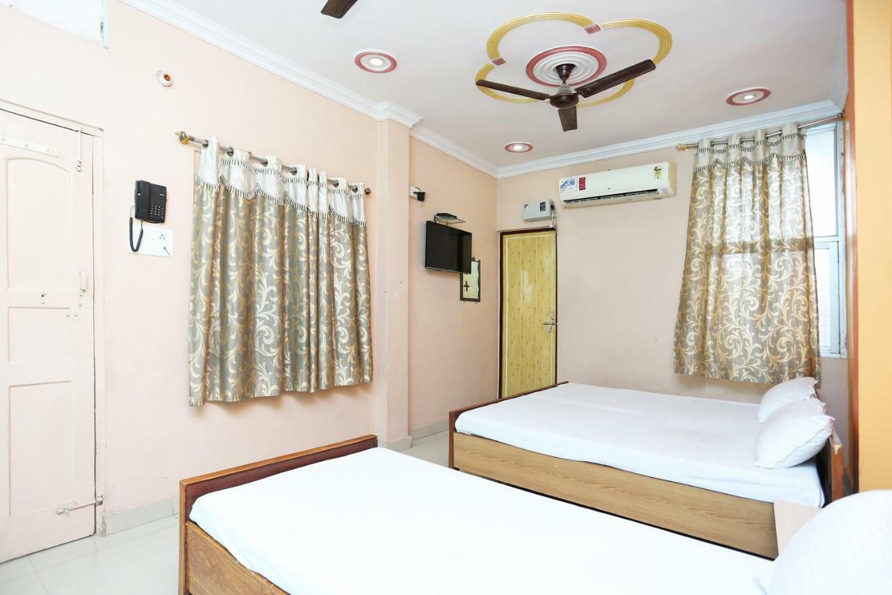 Spot On 45585 Hotel Aakash Ganga พาราณสี ภายนอก รูปภาพ